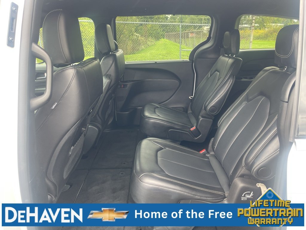 Used 2025 Chrysler Pacifica Select FWD image 24