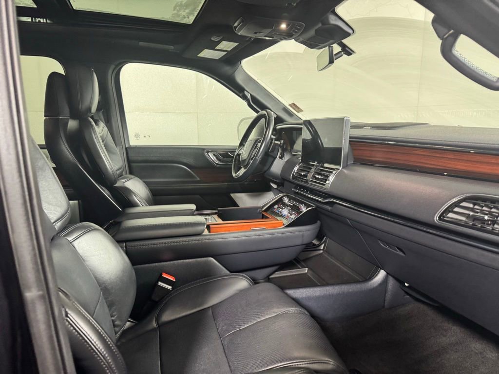 Certified 2022 Lincoln Navigator Reserve image 16