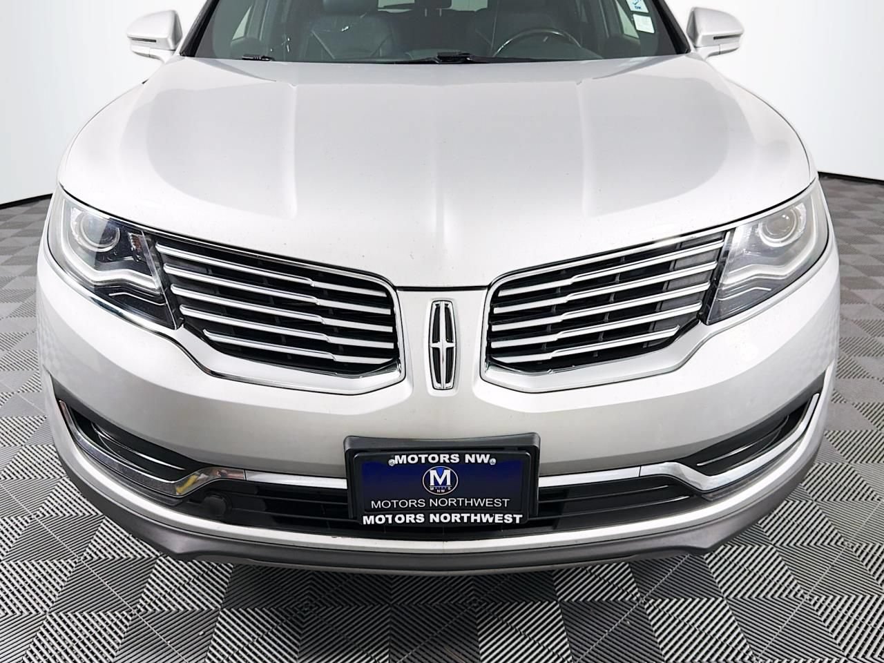Used 2017 Lincoln MKX Select w/ MKX Climate Package AWD/4WD image 3