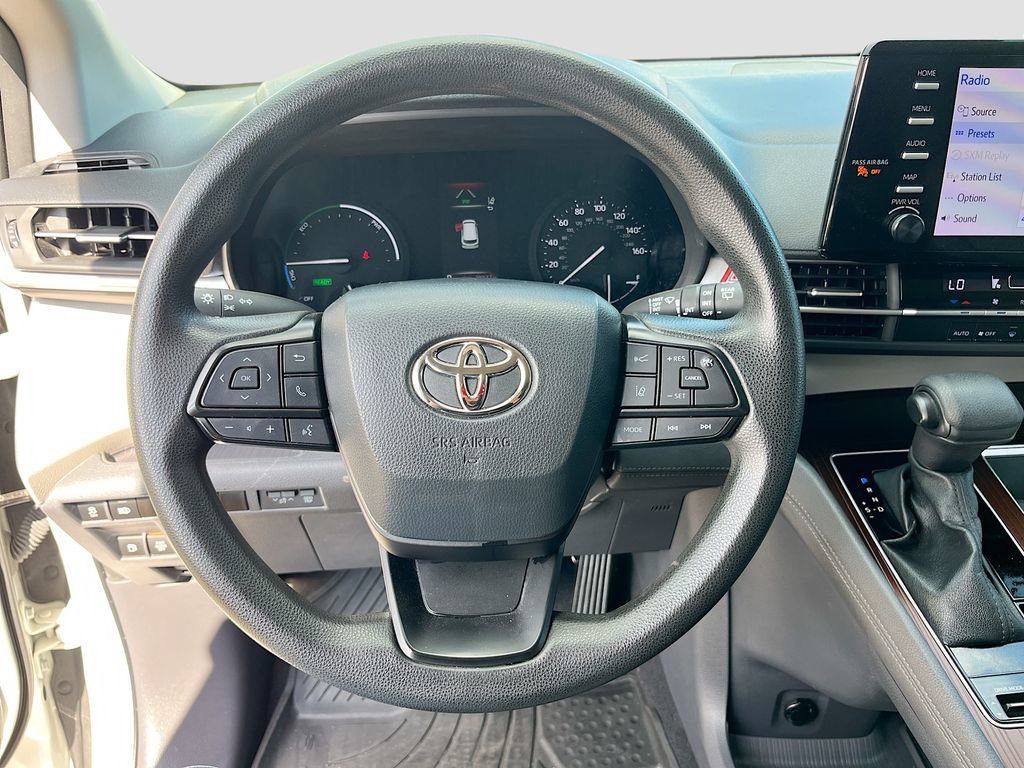 Used 2023 Toyota Sienna LE FWD image 11