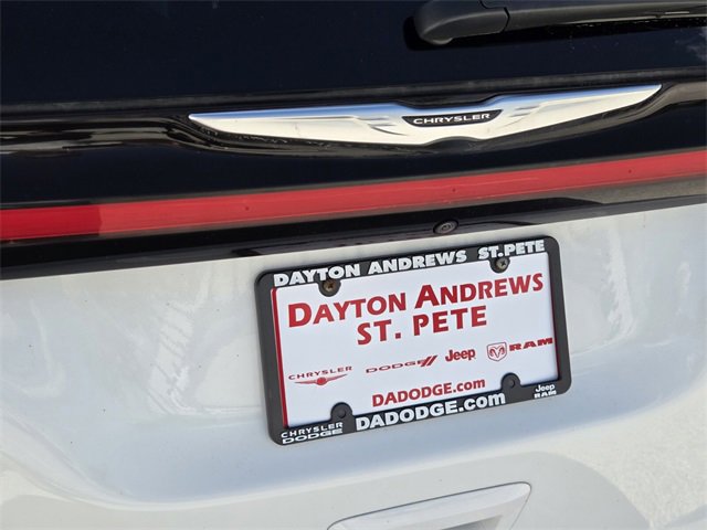 Certified 2023 Chrysler Pacifica Touring-L image 11