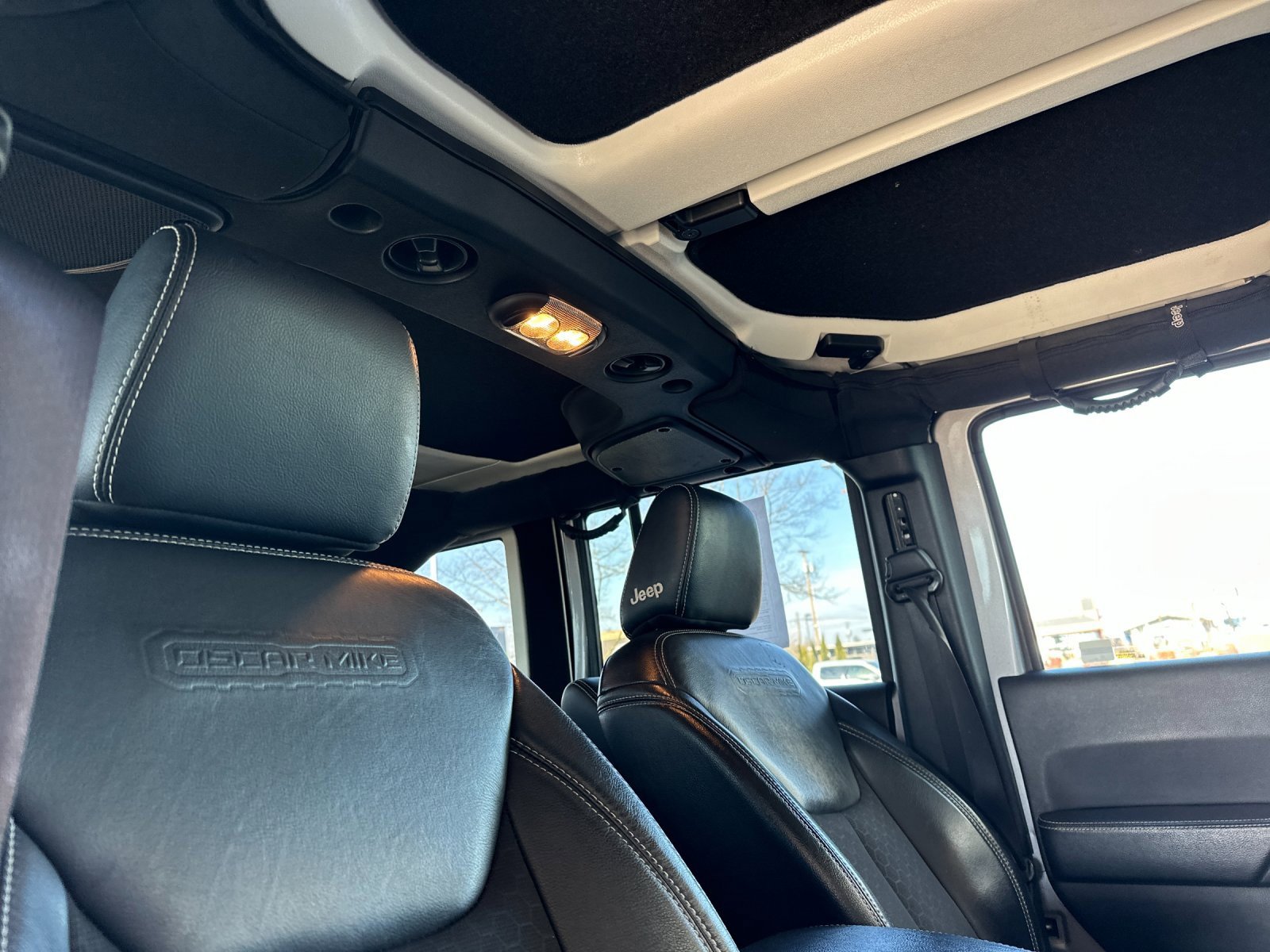 Used 2018 Jeep Wrangler Unlimited Sport image 17