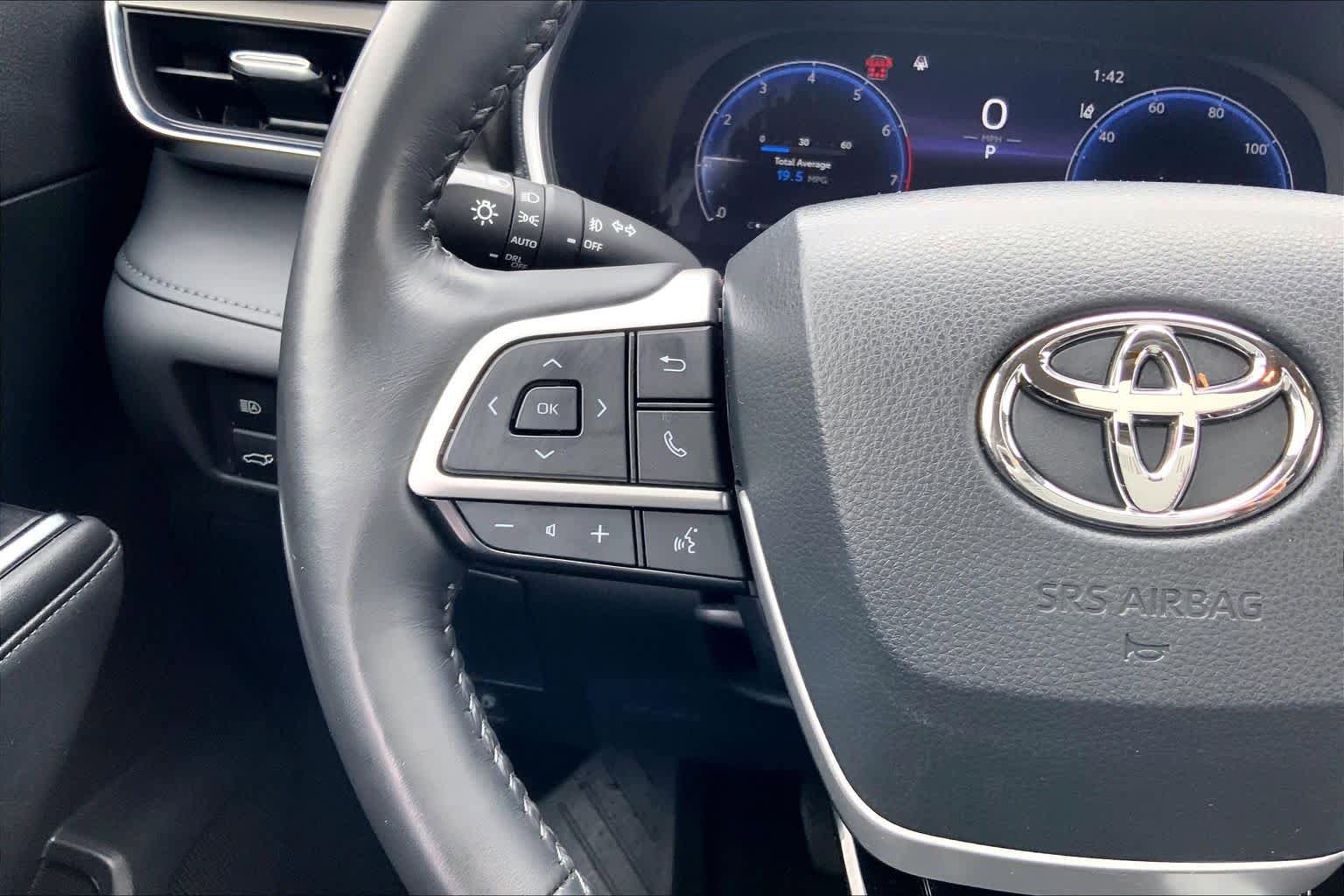 Used 2023 Toyota Highlander Limited AWD/4WD image 22