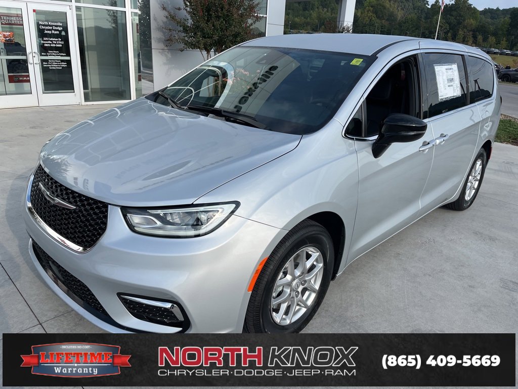 New 2026 Chrysler Pacifica Select