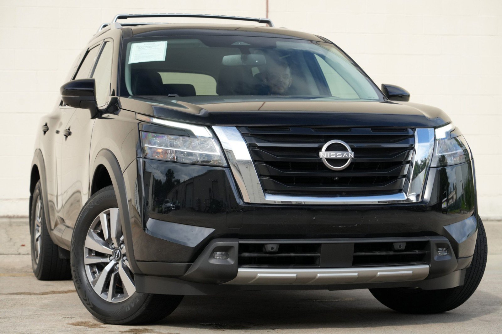 Used 2022 Nissan Pathfinder SL FWD image 2