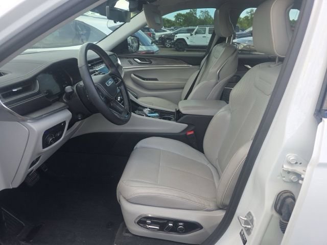 Used 2022 Jeep Grand Cherokee Overland w/ Advanced Protech Group III AWD/4WD image 9