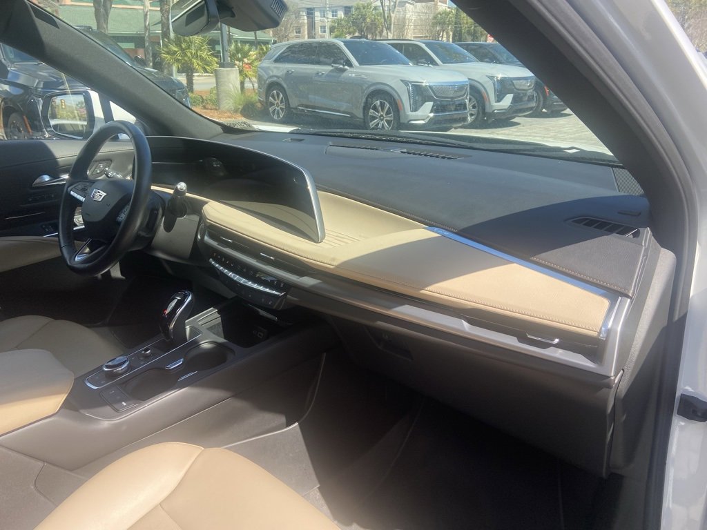 Certified 2025 Cadillac XT4 Premium Luxury image 15