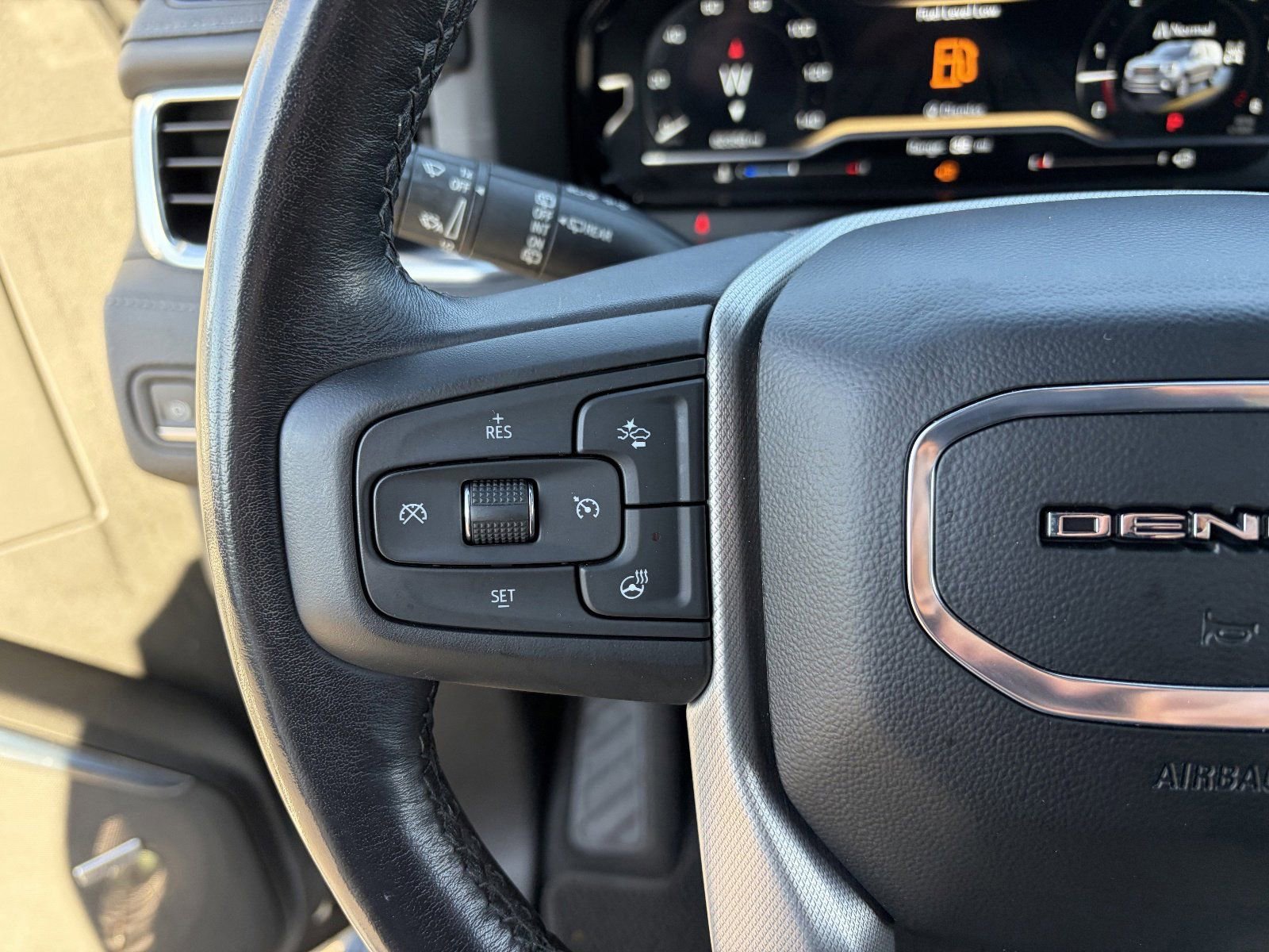 Certified 2022 GMC Yukon XL Denali AWD/4WD image 25