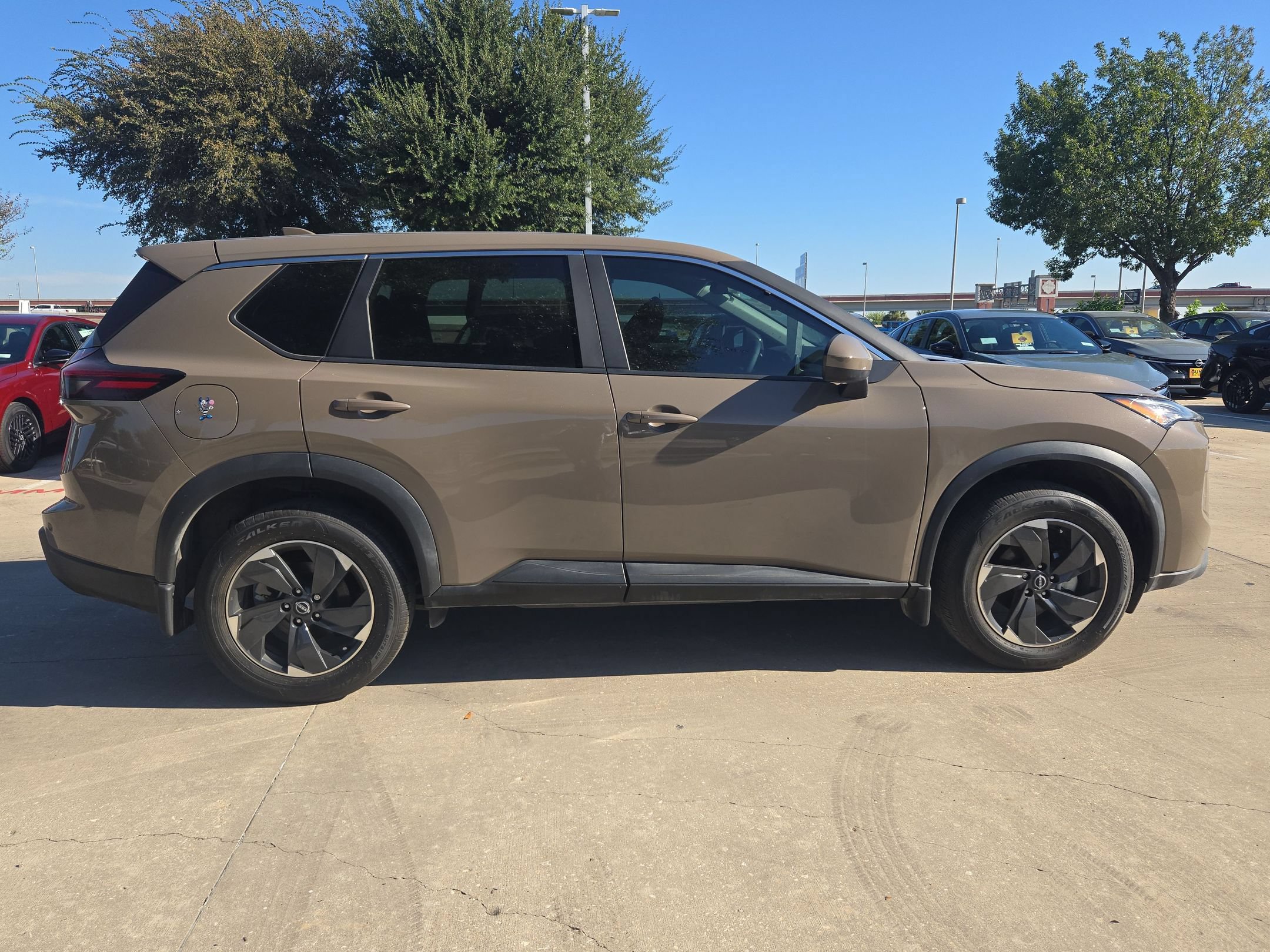Certified 2025 Nissan Rogue SV FWD image 2