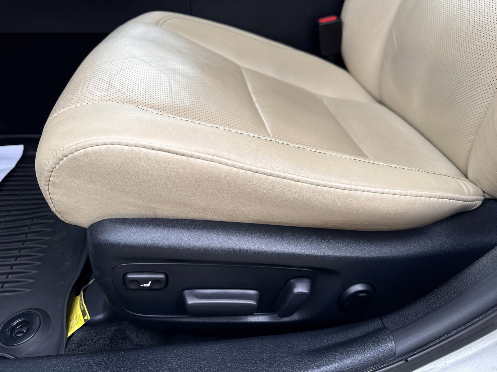 Used 2018 Toyota Avalon Limited w/ All Weather Liner Package FWD image 12