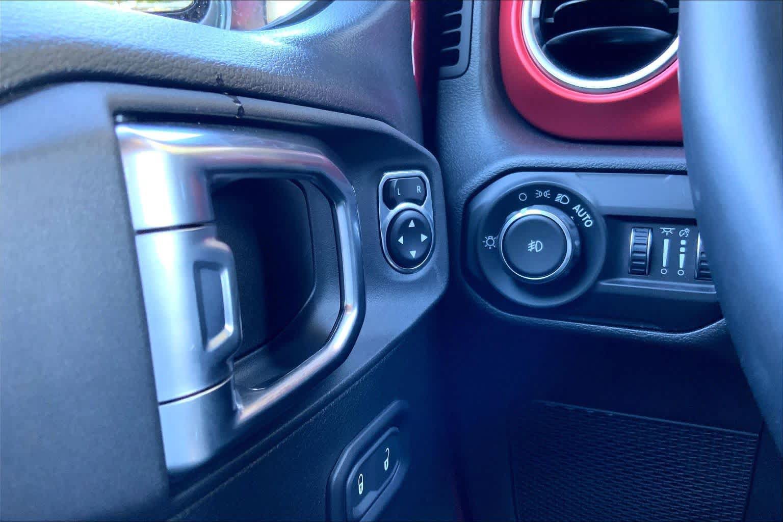 Used 2021 Jeep Wrangler Unlimited Rubicon AWD/4WD image 34