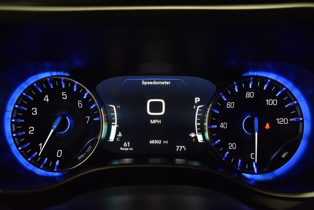 Certified 2024 Chrysler Pacifica Touring-L FWD image 11