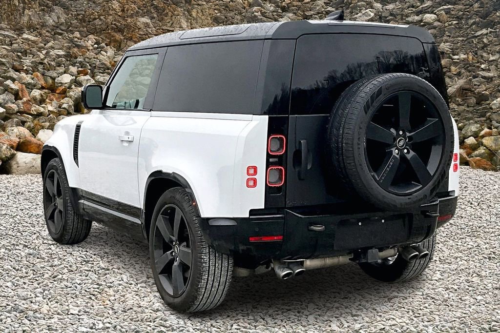 Used 2022 Land Rover Defender 90 Carpathian Edition image 11
