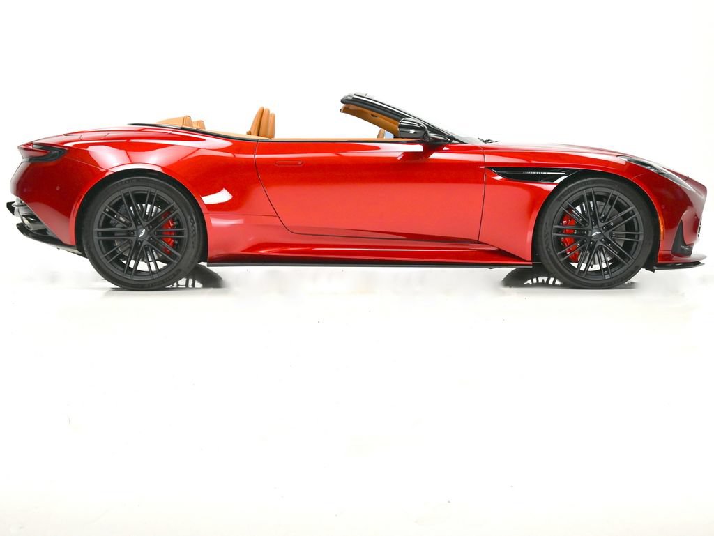 Used 2025 Aston Martin DB12 Convertible RWD image 28
