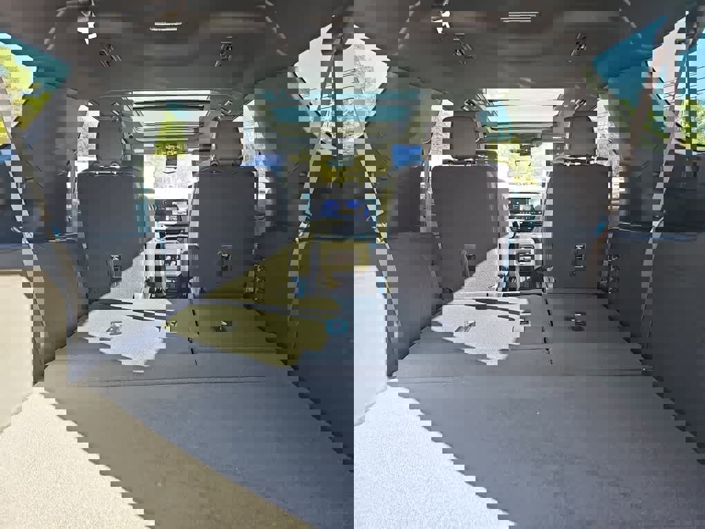 New 2026 Chevrolet Suburban Premier image 34