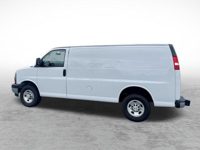 Used 2024 Chevrolet Express 2500 w/ Driver Convenience Package RWD image 5