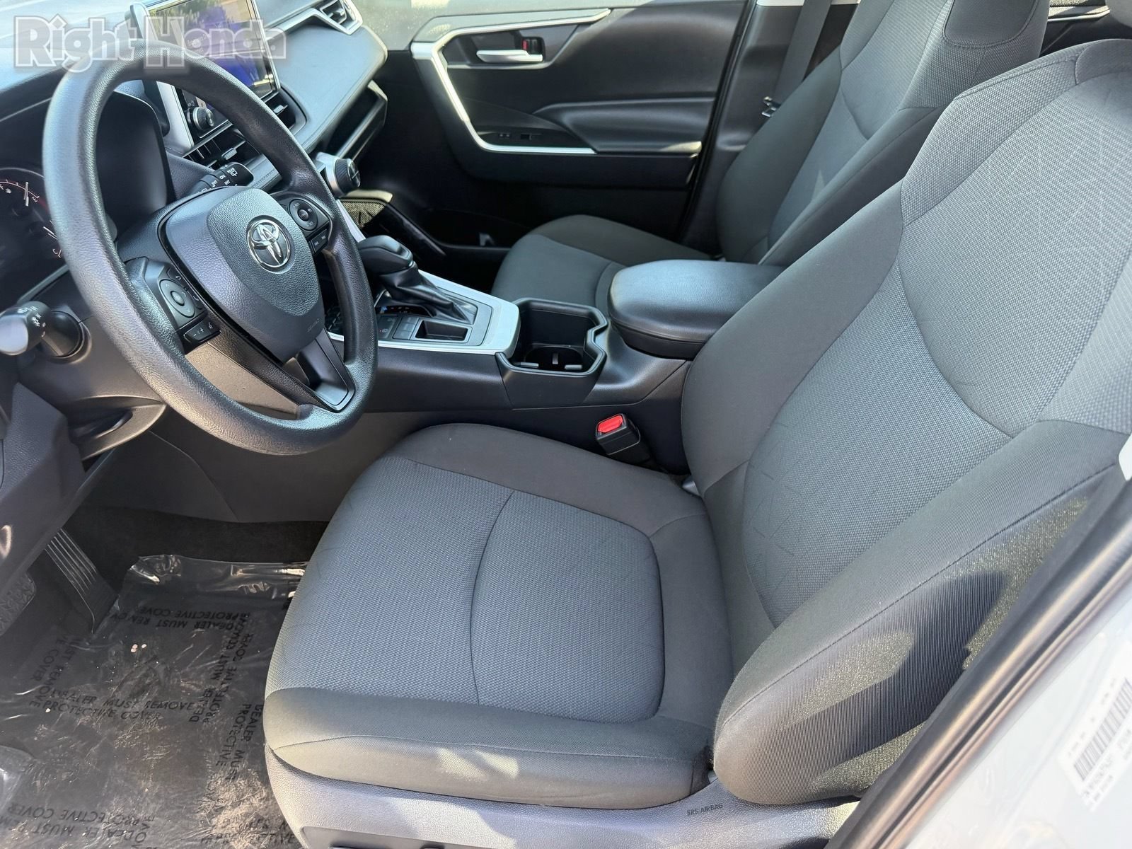 Used 2025 Toyota RAV4 XLE FWD image 16