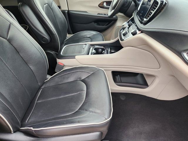 Used 2023 Chrysler Pacifica Limited image 20