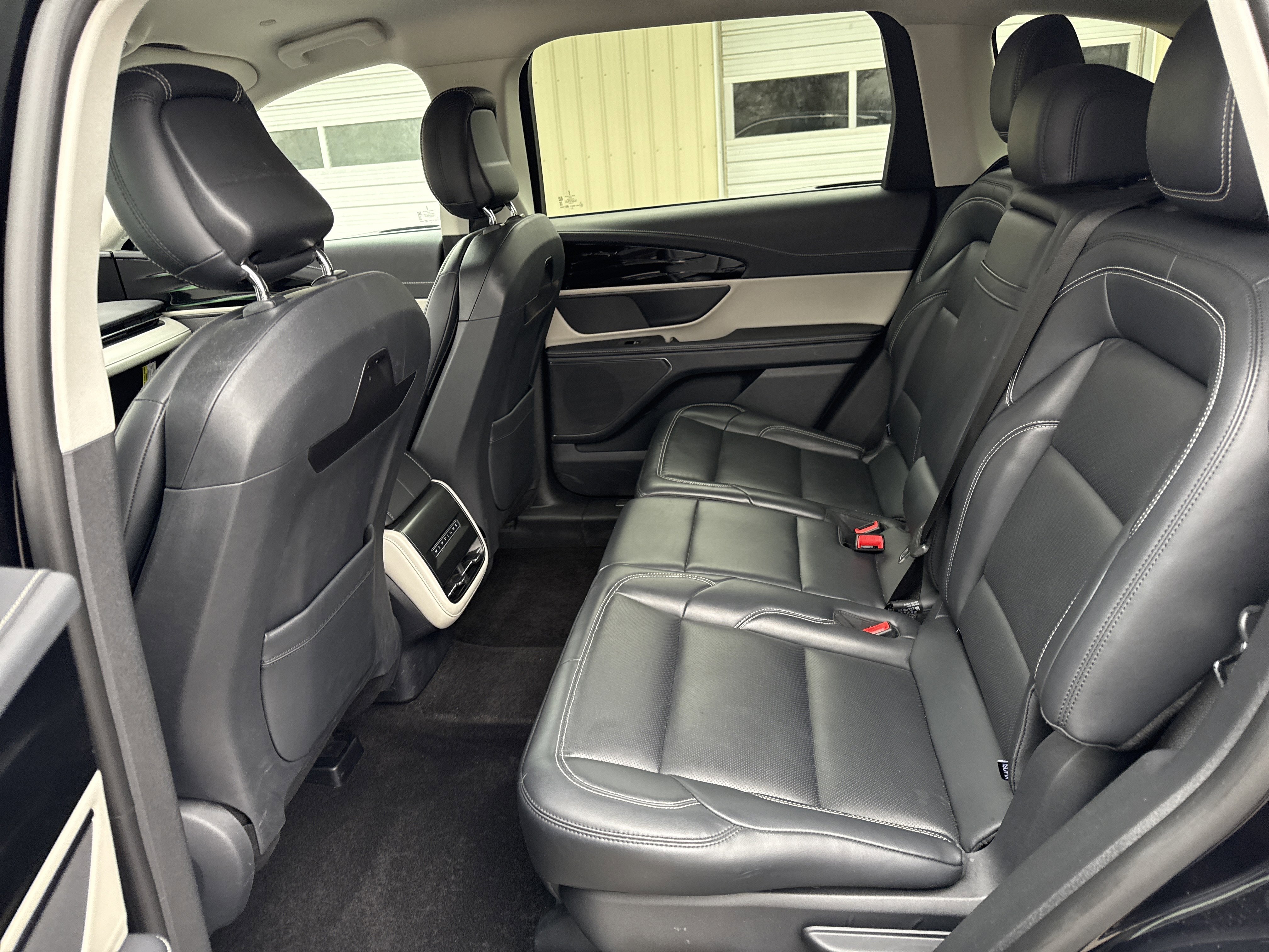 Used 2024 Lincoln Nautilus Premier image 16