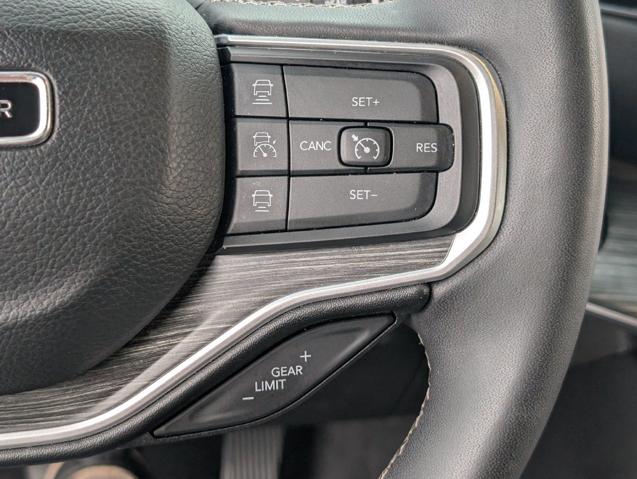 Used 2024 Jeep Wagoneer L Series II w/ Flexible Seating Group AWD/4WD image 21