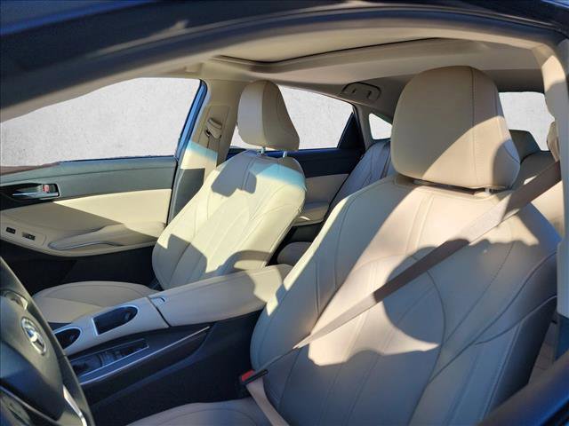 Used 2021 Toyota Avalon XLE image 9