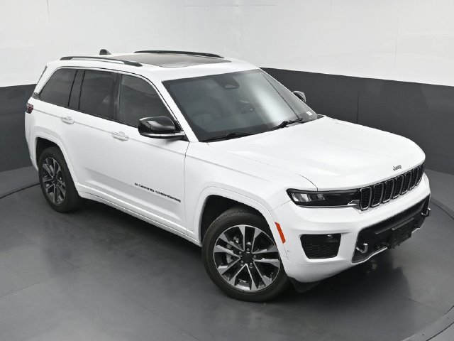 Used 2024 Jeep Grand Cherokee Overland w/ Trailer Tow Package AWD/4WD image 34
