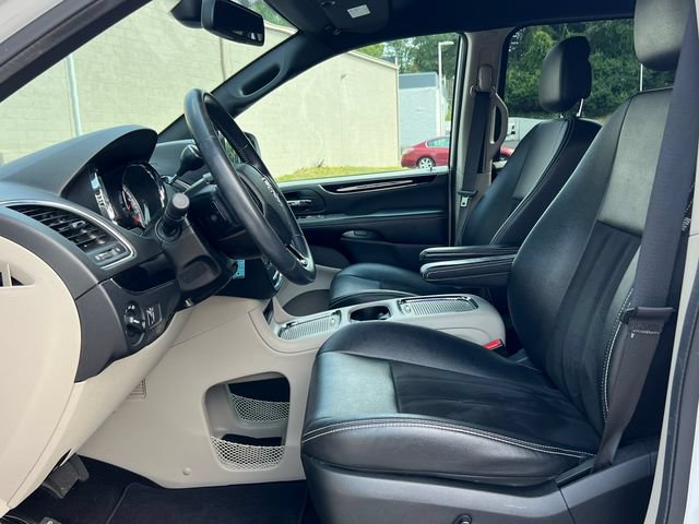 Used 2019 Dodge Grand Caravan SXT FWD image 3