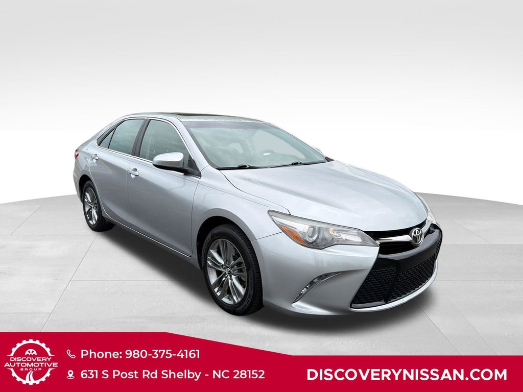 Used 2017 Toyota Camry SE w/ Moonroof Package FWD image 4