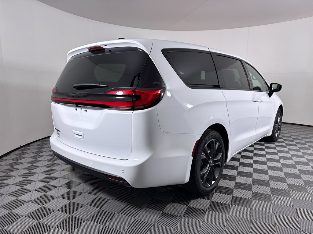 New 2026 Chrysler Pacifica Select image 23