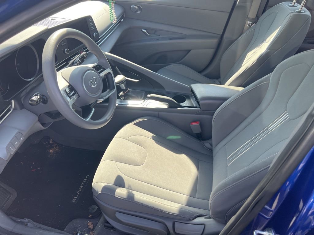 Used 2023 Hyundai Elantra SEL w/ Cargo Package image 7