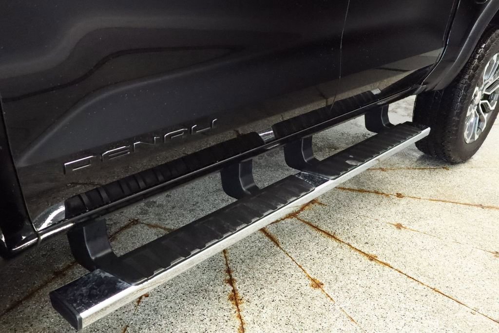 Used 2023 GMC Canyon Denali image 17