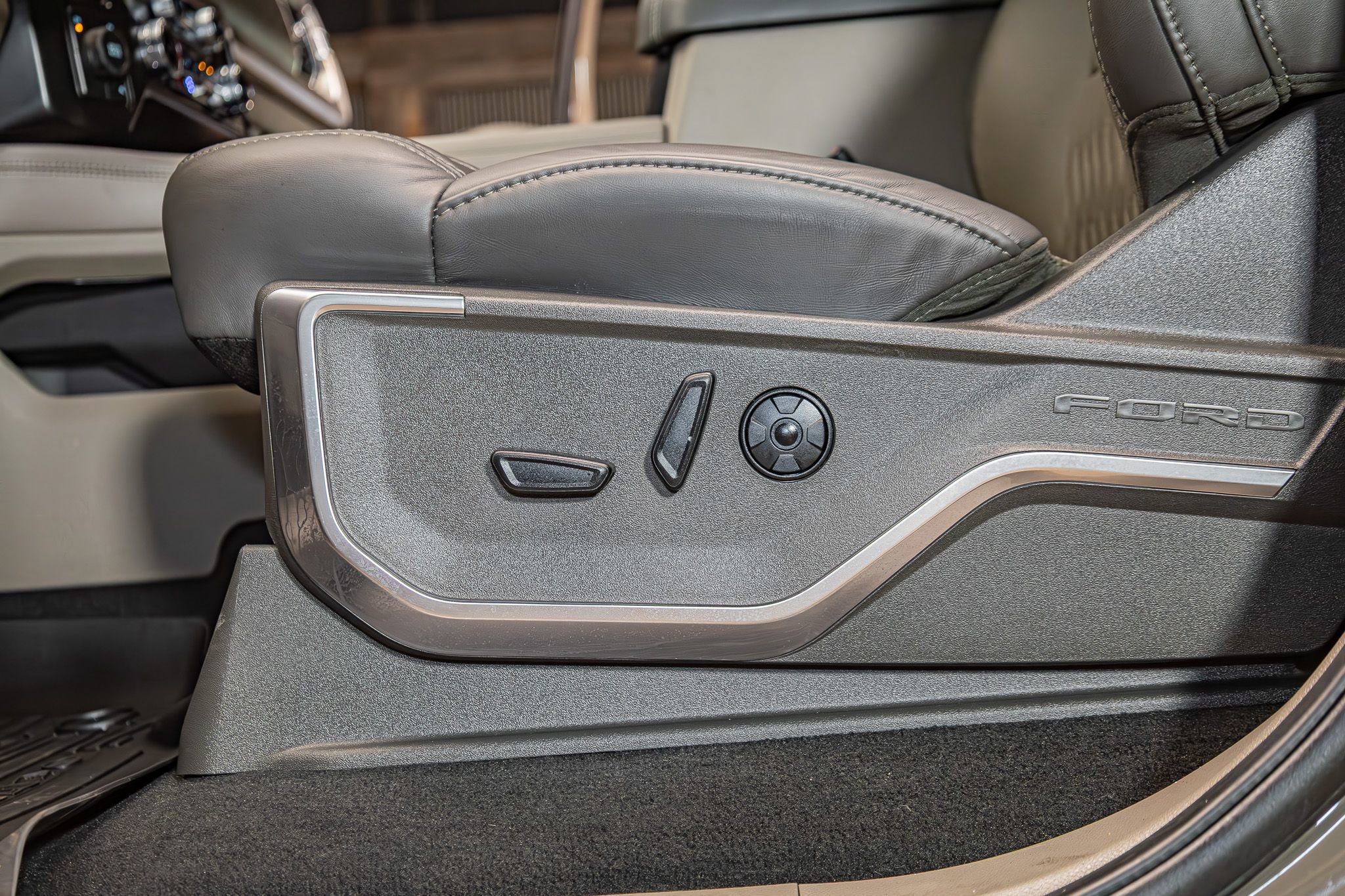 Used 2026 Ford F450 Platinum AWD/4WD image 25