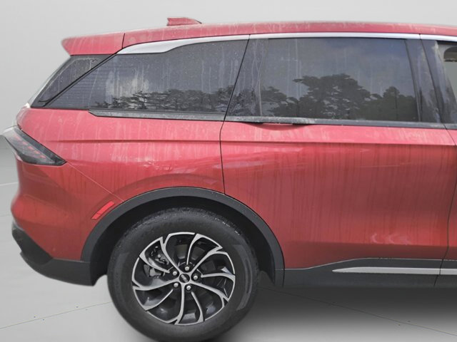 Used 2024 Lincoln Nautilus Premier image 32