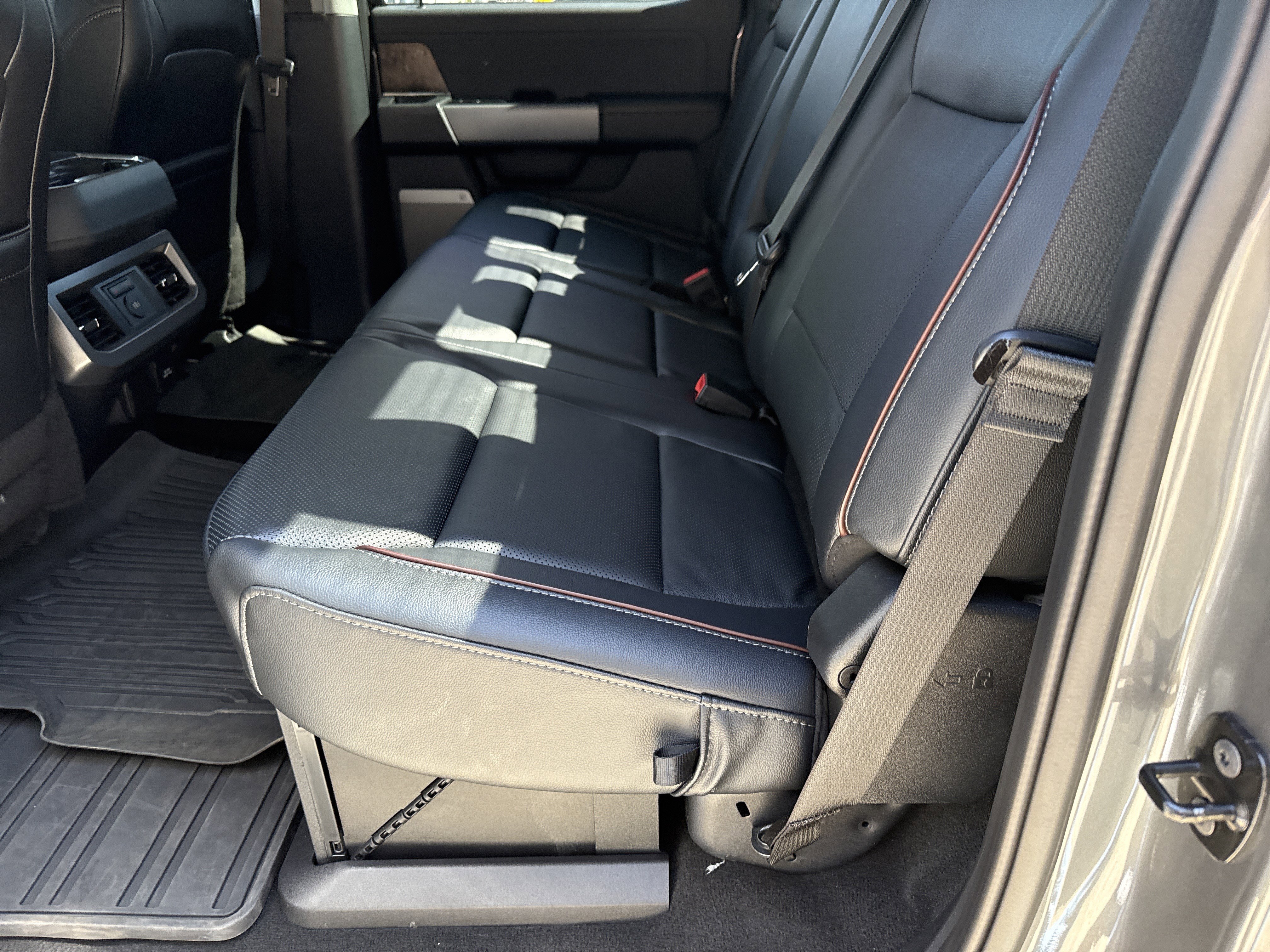 Used 2024 Ford F250 Lariat w/ Chrome Package image 19