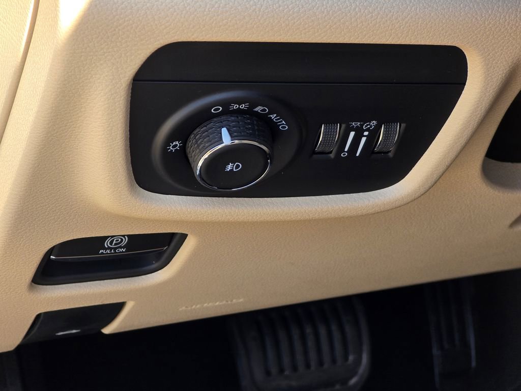 New 2025 Jeep Grand Cherokee Limited image 36