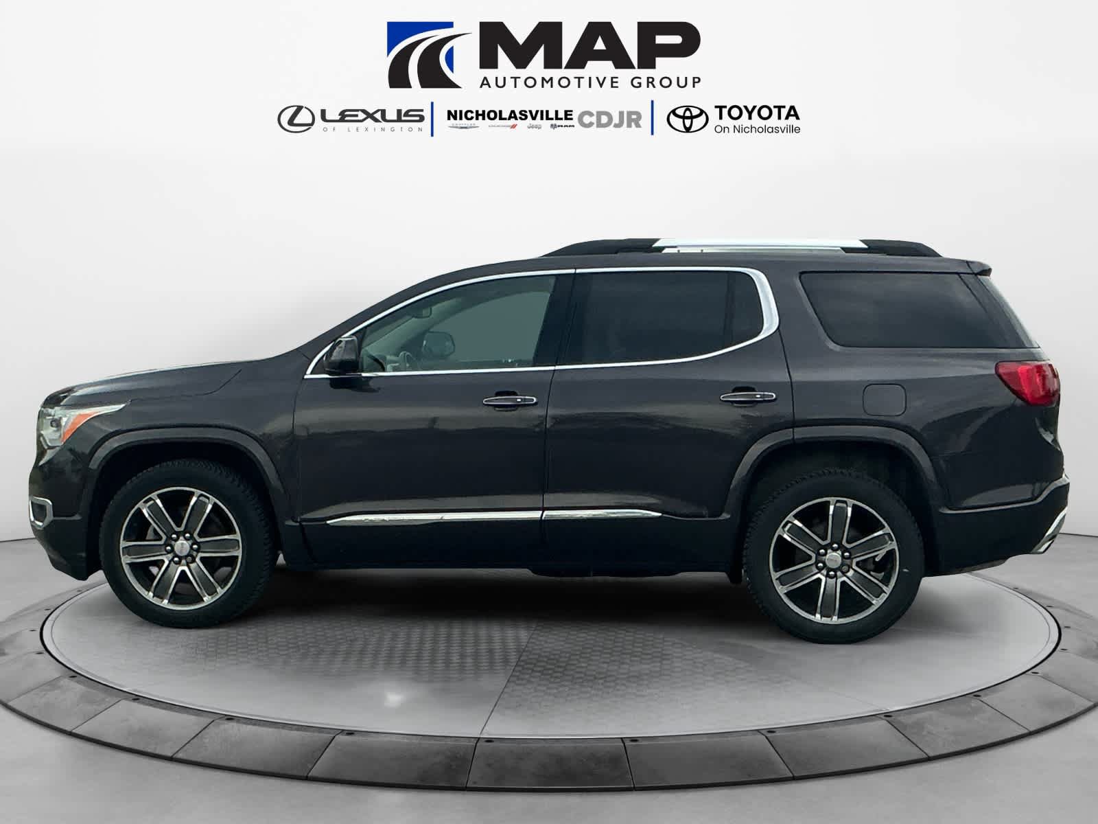 Used 2018 GMC Acadia Denali w/ Technology Package AWD/4WD image 2
