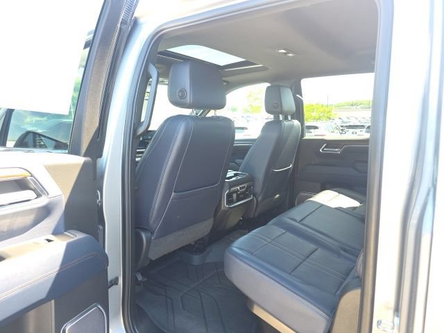 Used 2023 Chevrolet Silverado 1500 High Country AWD/4WD image 33
