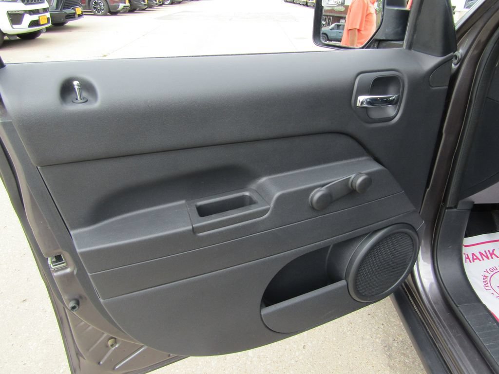 Used 2015 Jeep Patriot Sport FWD image 11