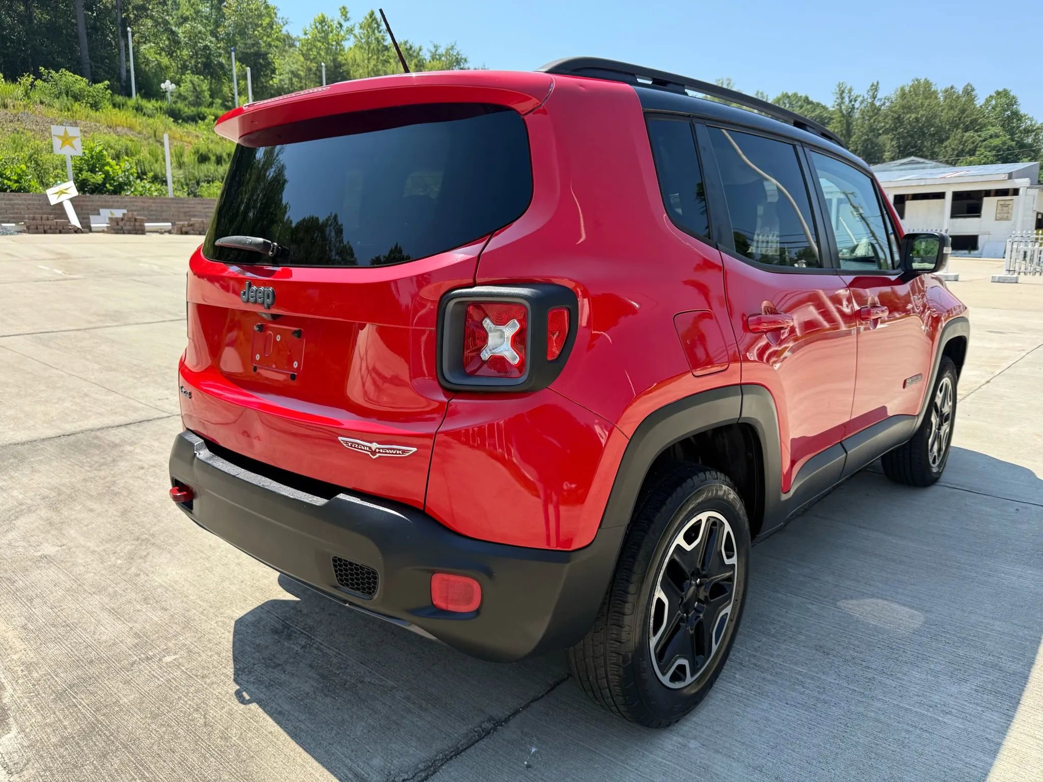 Used 2016 Jeep Renegade Trailhawk image 9