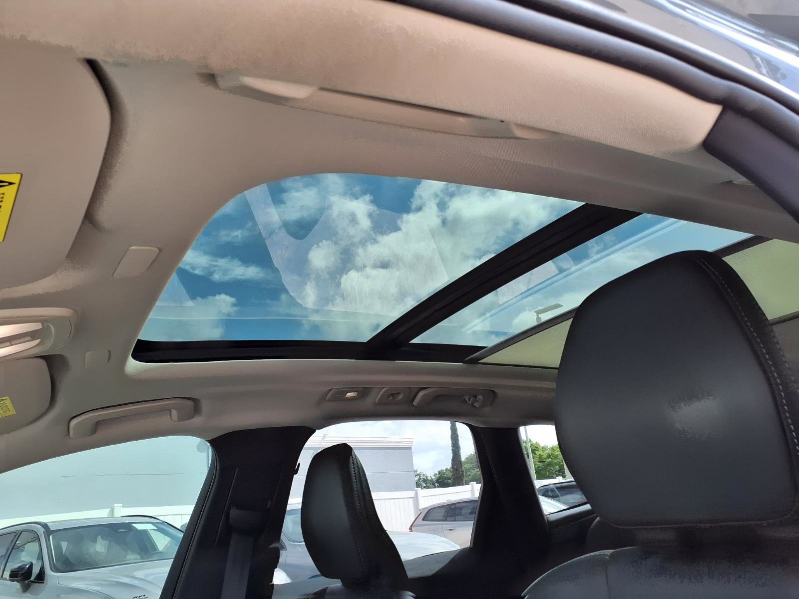 Certified 2023 Volvo XC60 B5 Ultimate w/ Climate Package image 24