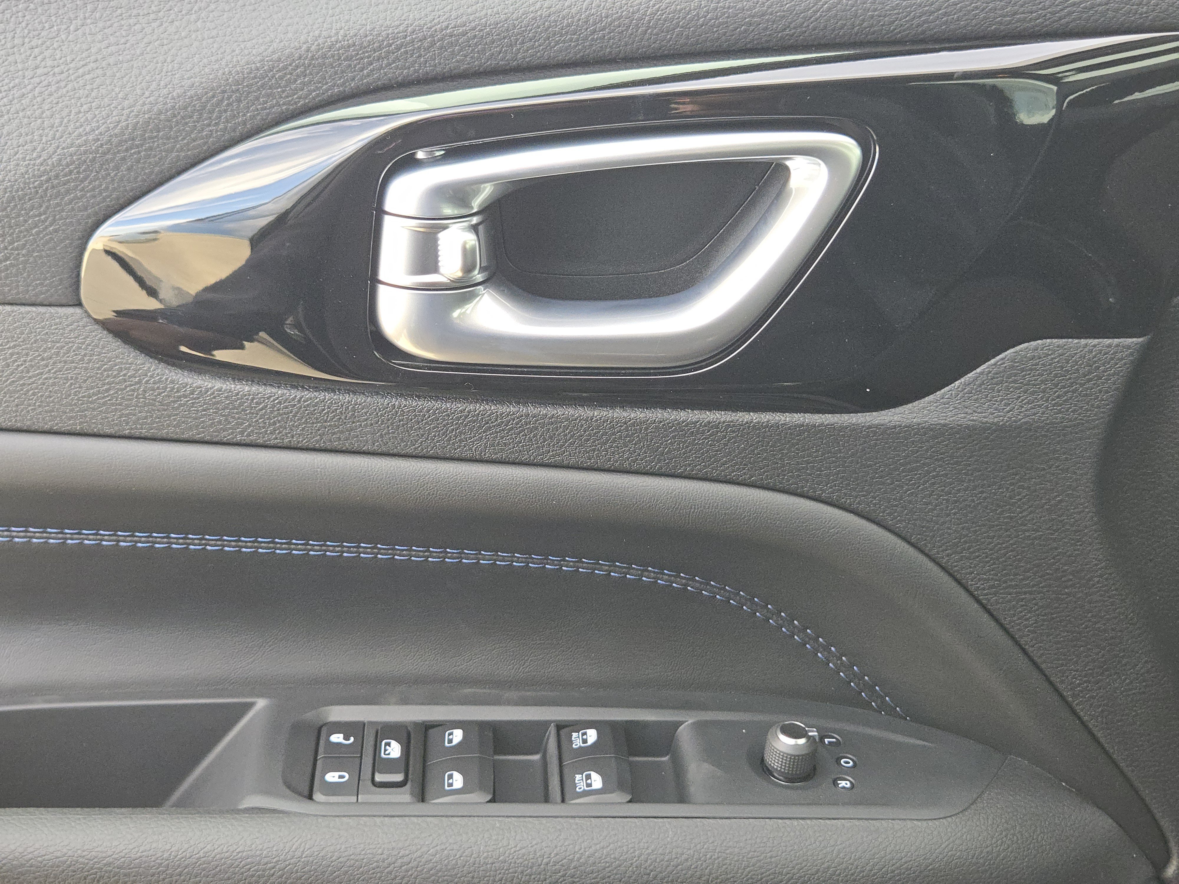 New 2026 Jeep Compass Latitude AWD/4WD image 18