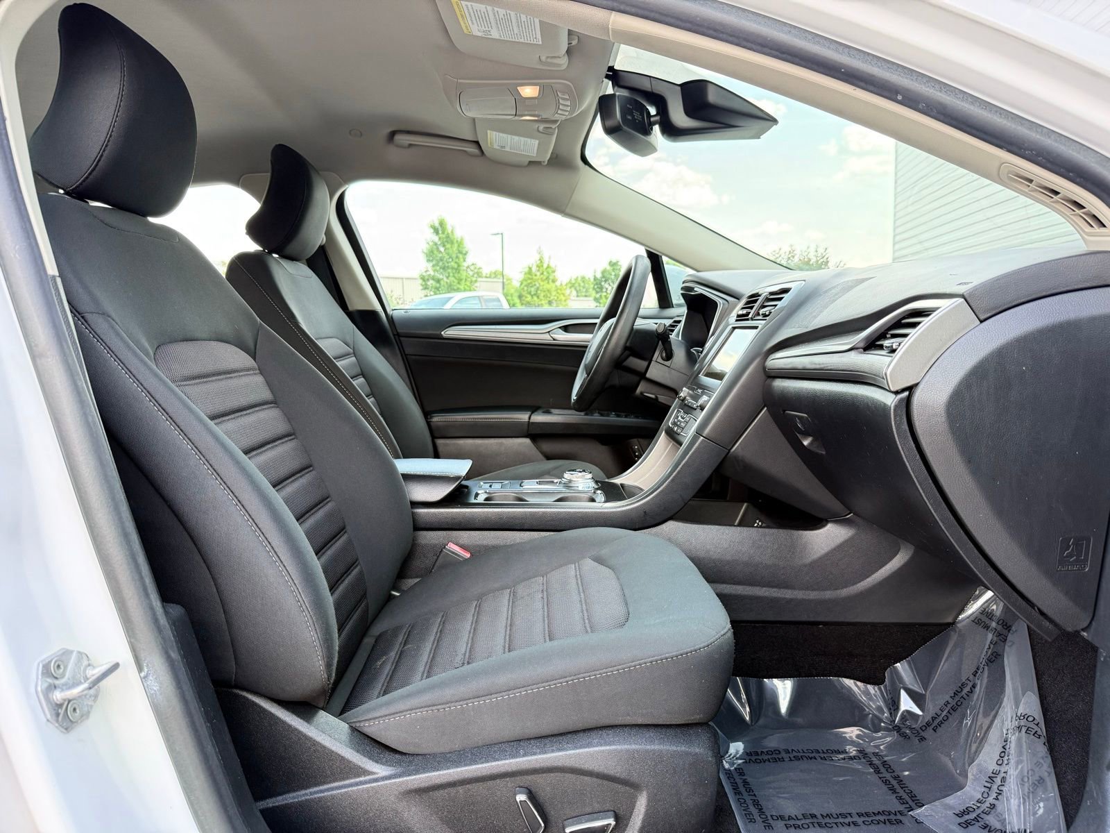 Used 2019 Ford Fusion SE FWD image 18