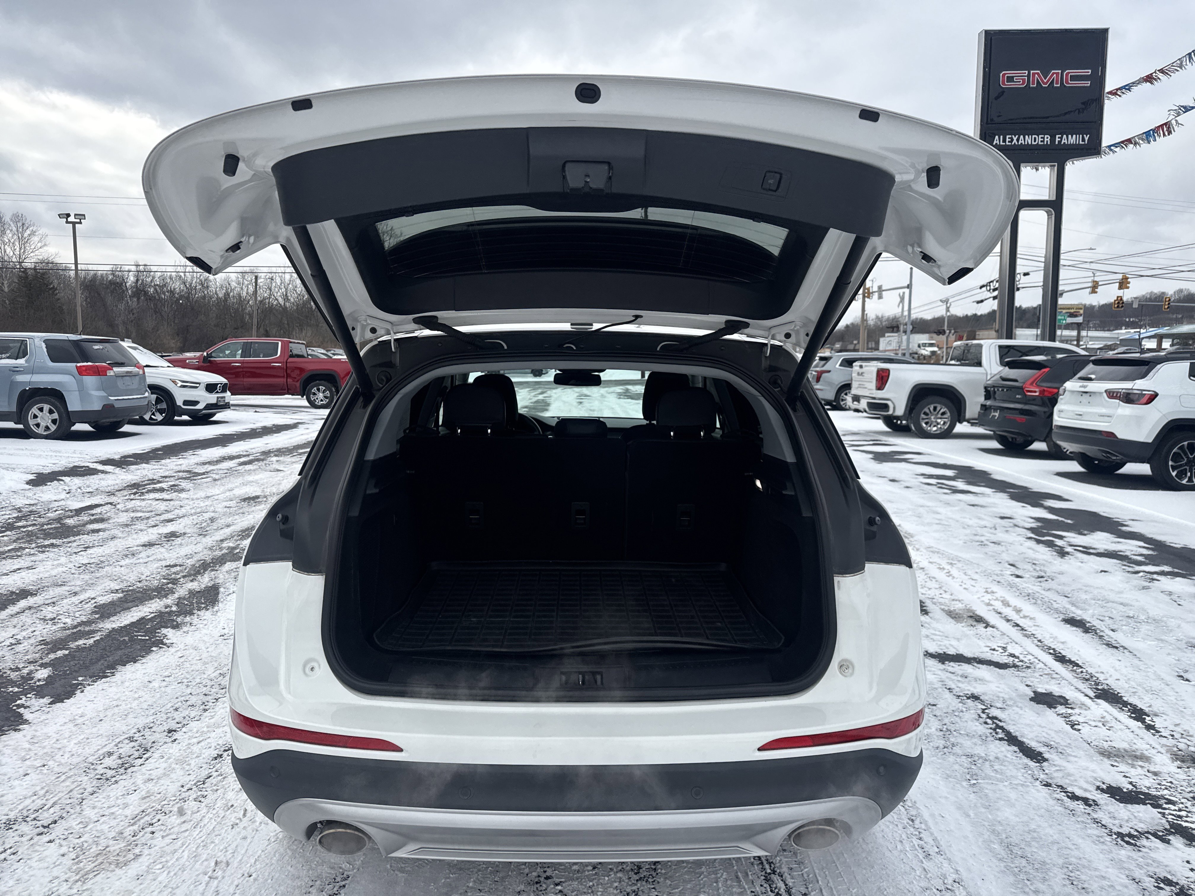 Used 2022 Lincoln Corsair AWD w/ Equipment Group 101A image 5