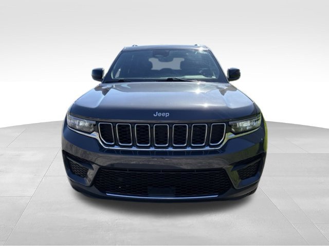 Used 2024 Jeep Grand Cherokee Laredo w/ Luxury Tech Group I AWD/4WD image 9