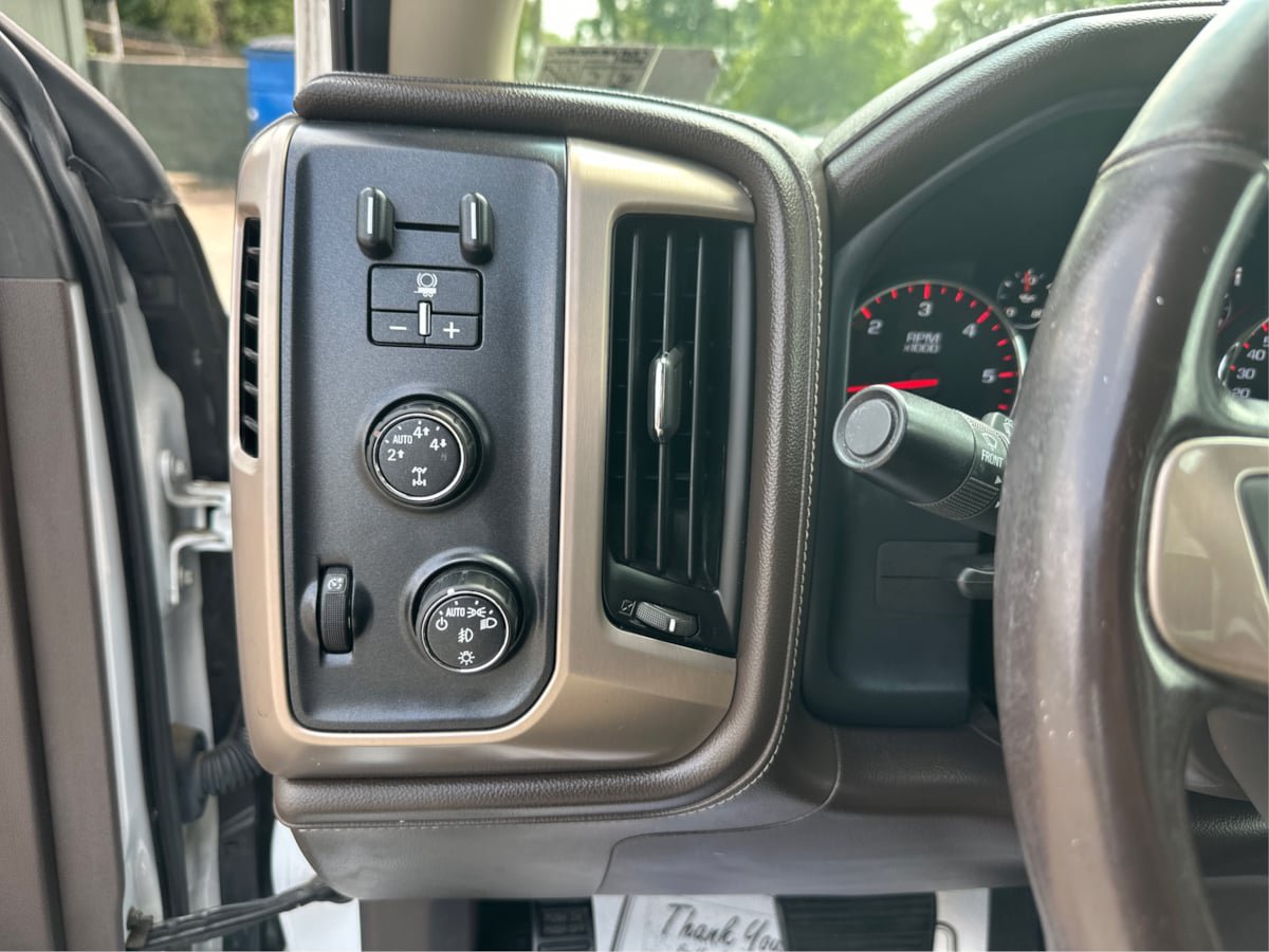 Used 2016 GMC Sierra 1500 Denali w/ Enhanced Driver Alert Package AWD/4WD image 20