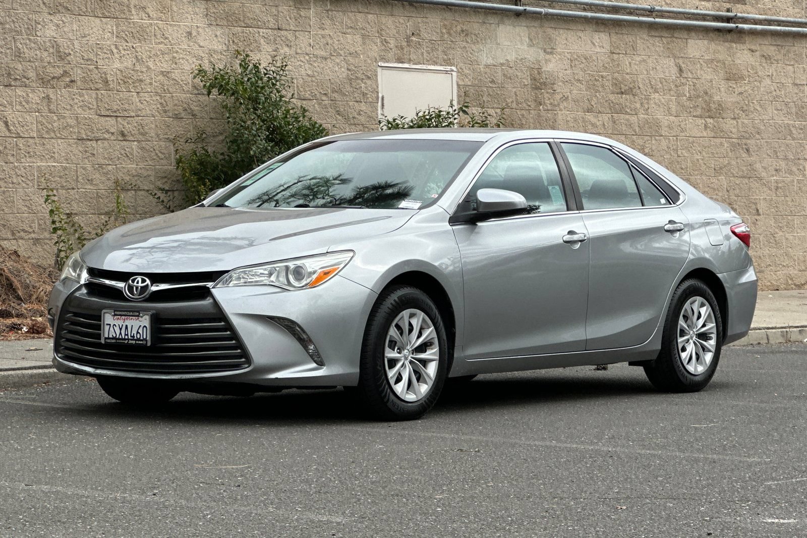 Used 2016 Toyota Camry LE FWD image 7