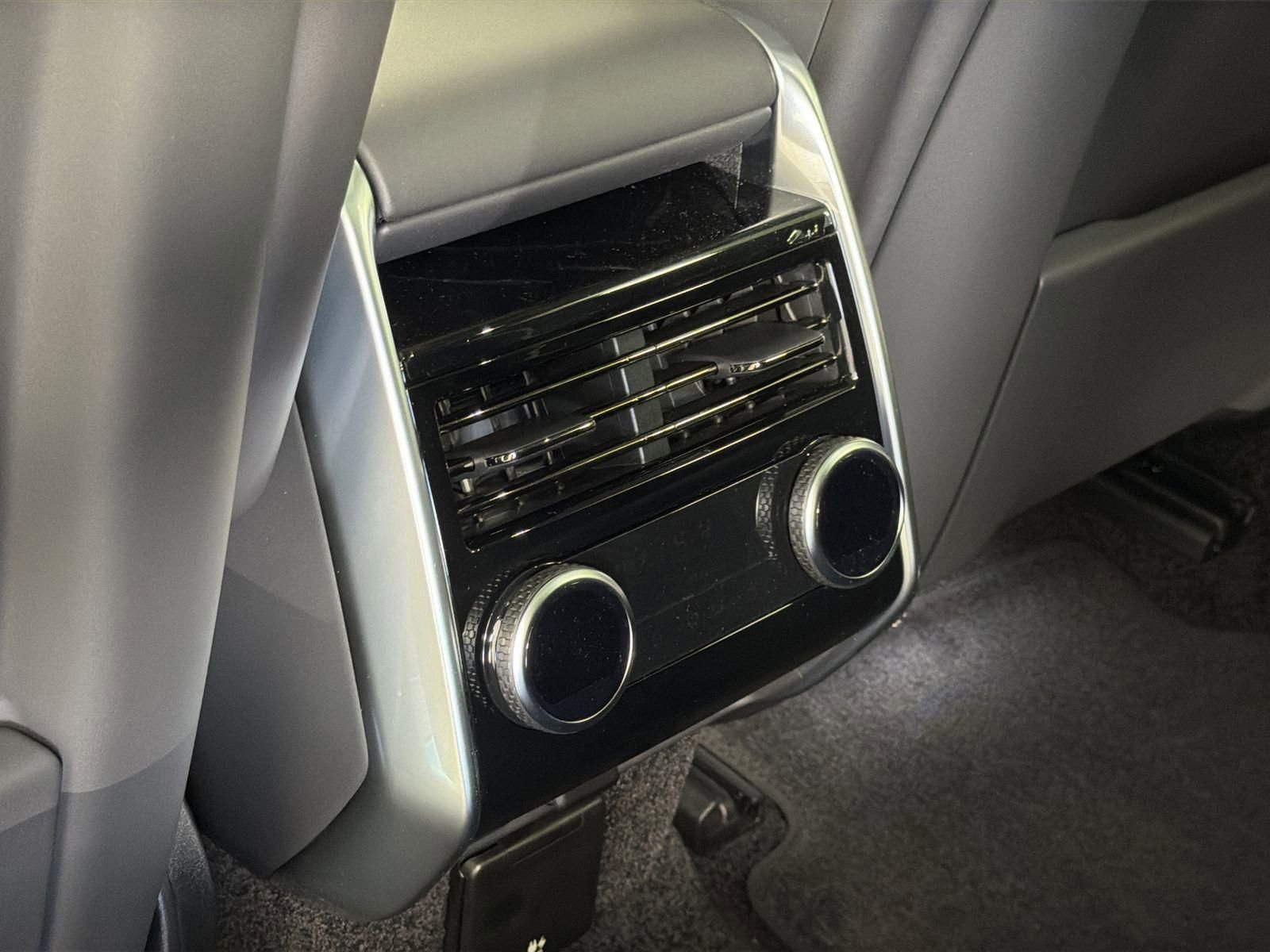 New 2026 Land Rover Range Rover Long Wheelbase SE image 28