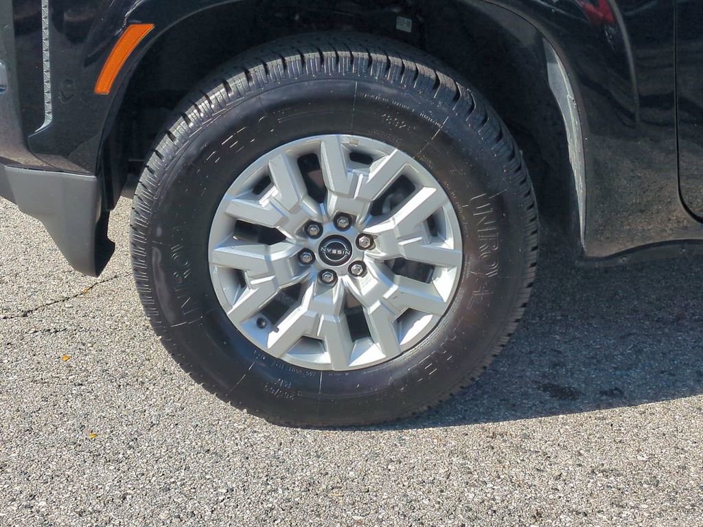 Used 2023 Nissan Frontier SV image 11