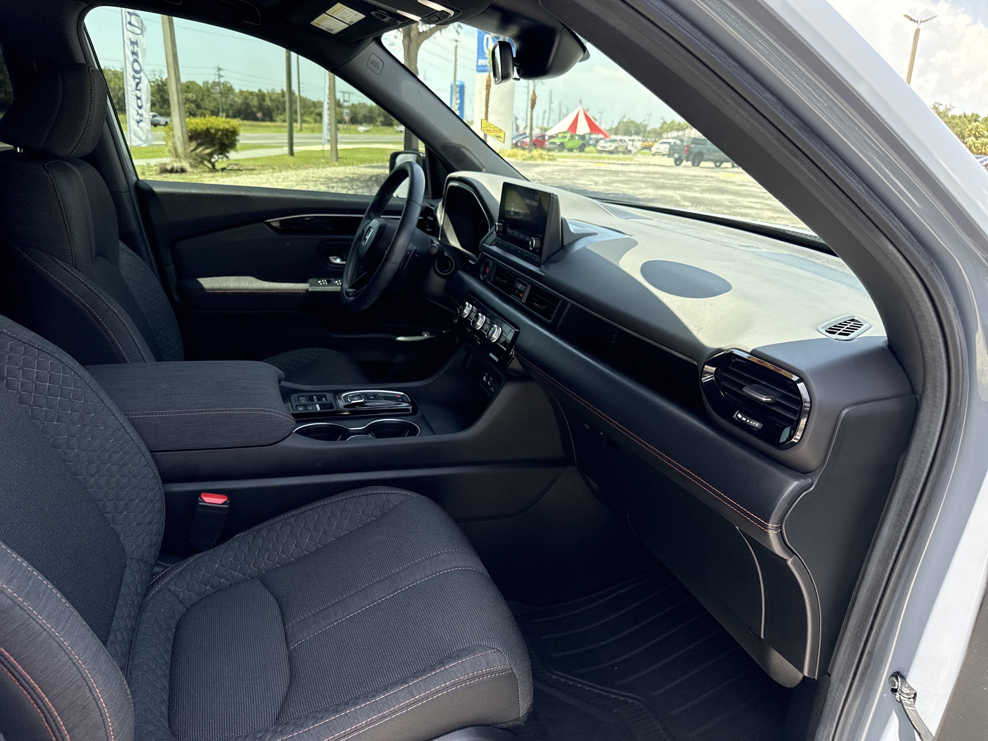 Certified 2025 Honda Pilot Sport image 19