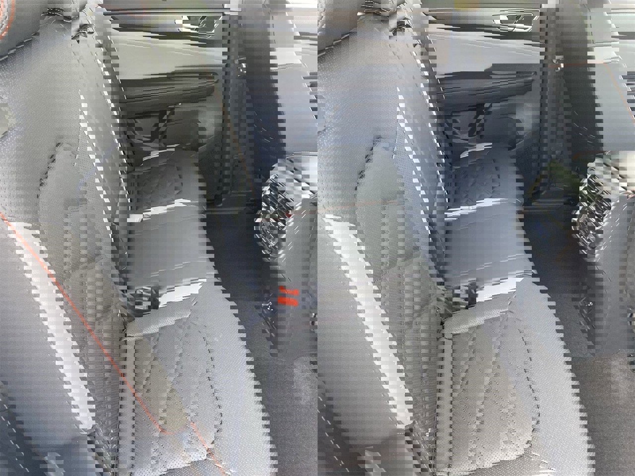 New 2026 Volkswagen Atlas Peak Edition image 9